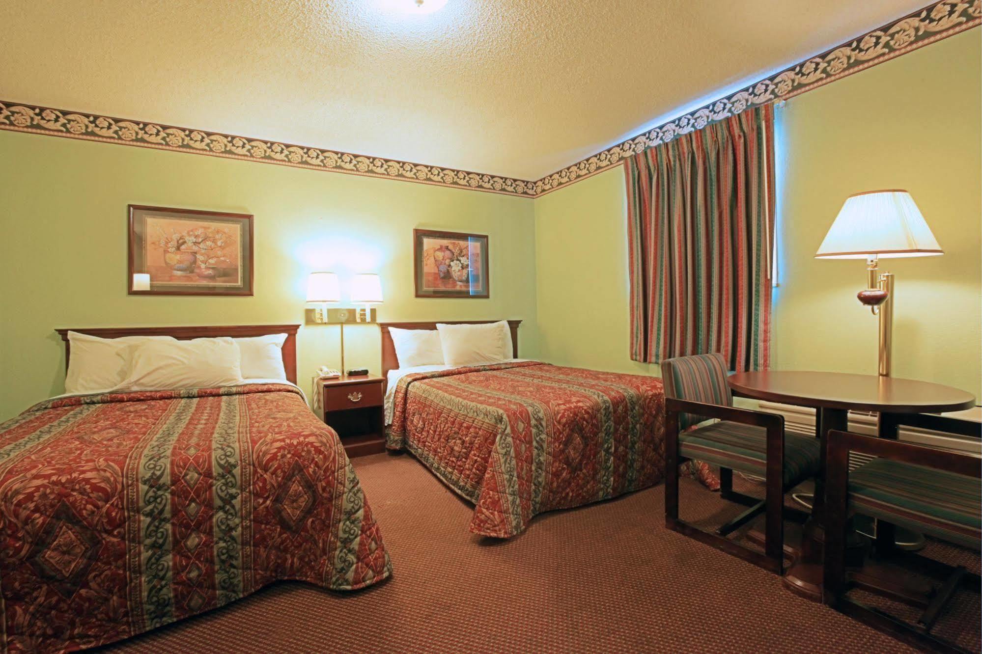 Regency Inn Fayetteville Room photo